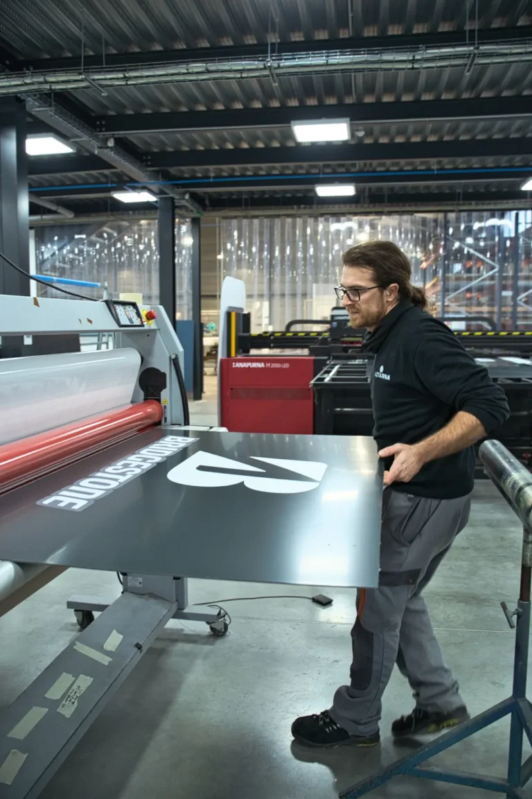 Atelier Impression numérique grand format — Yes Sign