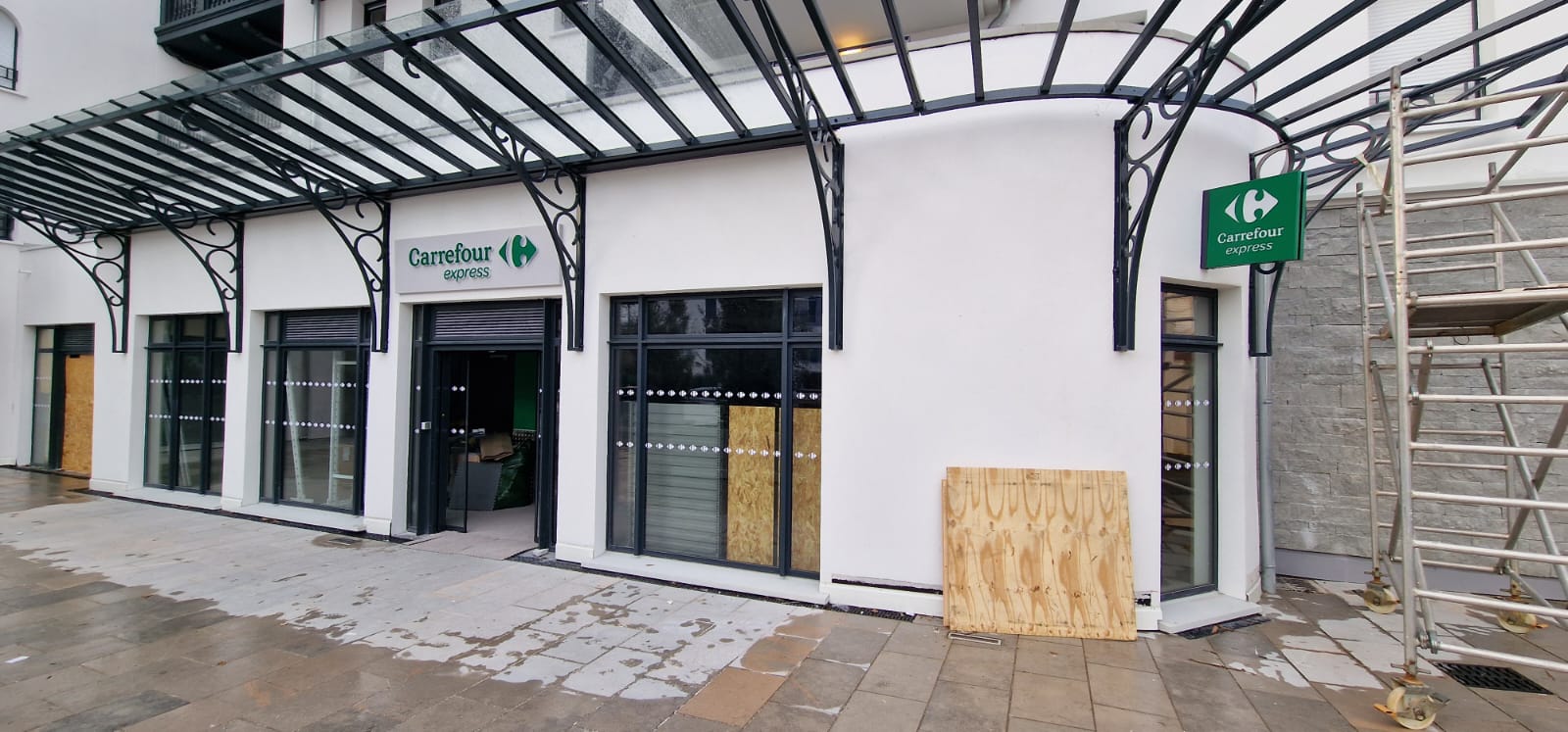 Enseigne lumineuse - Carrefour City