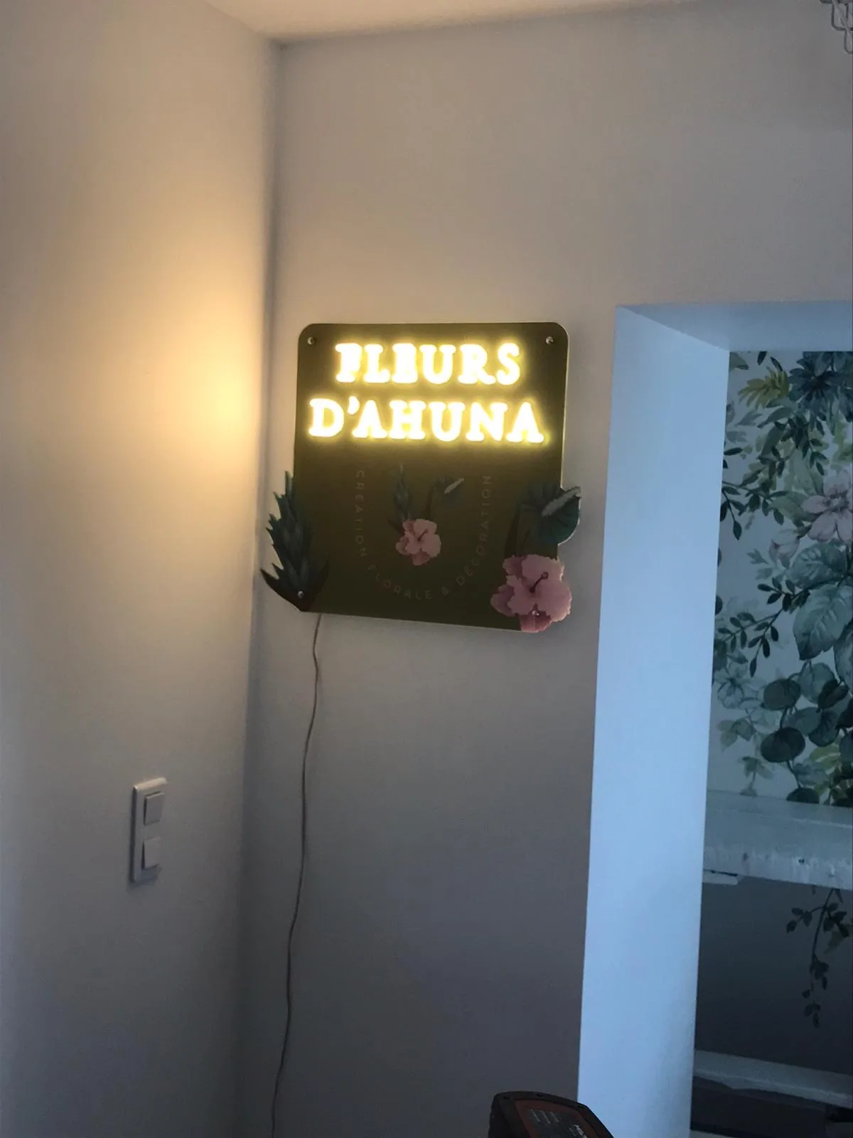 Néon - Fleurs Ahuna