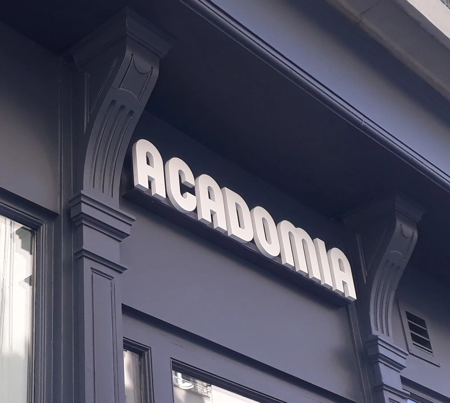 Lettres découpées - Acadomia