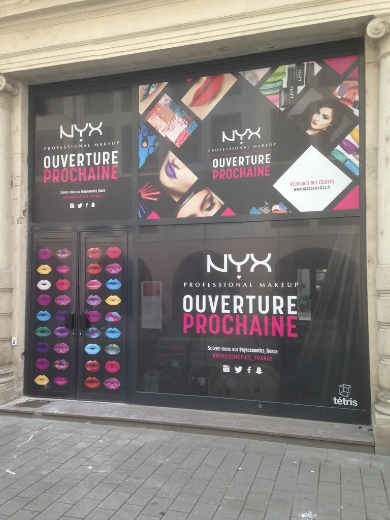 Vitrophanie et adhésifs découpés