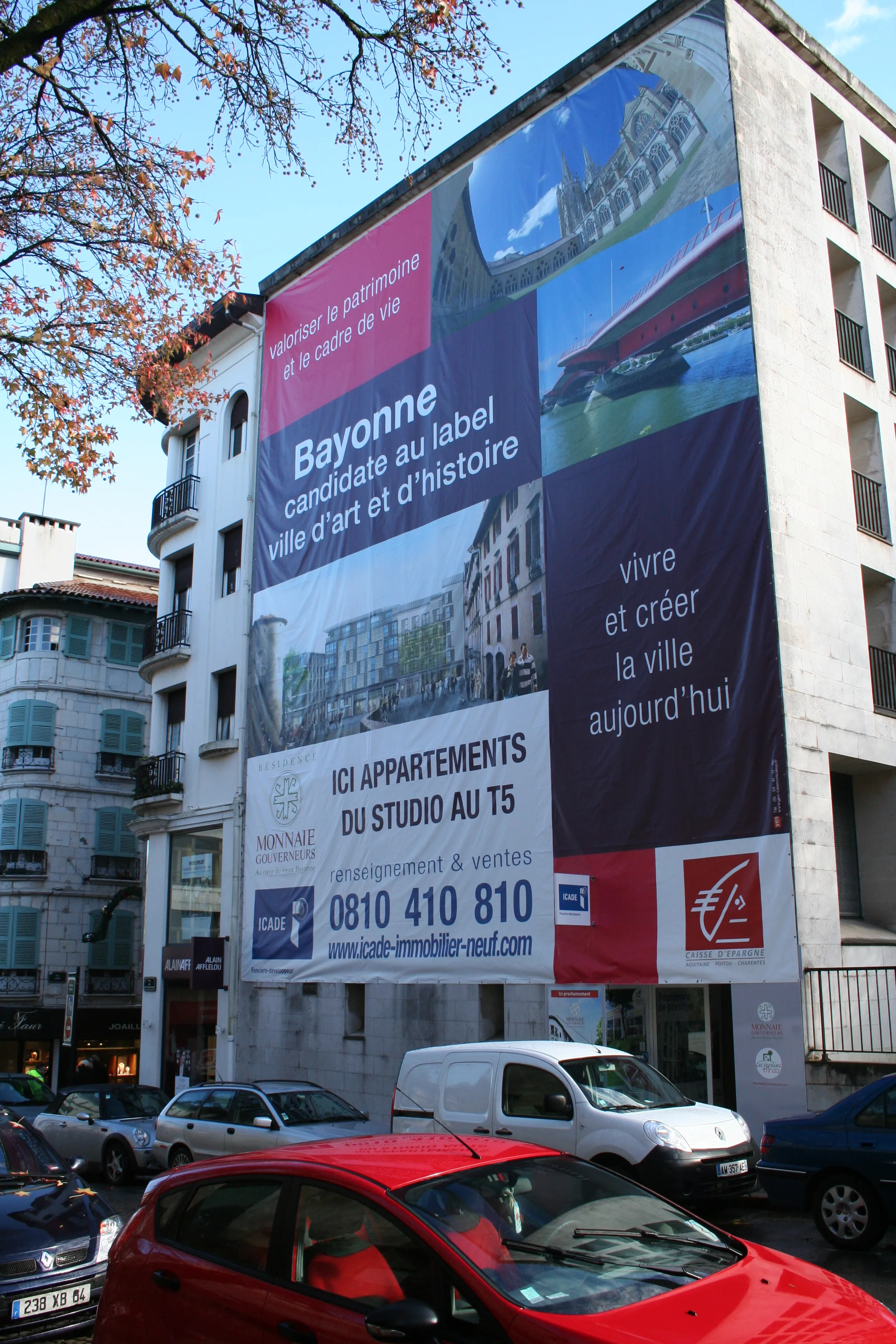 Bâche grand format tendue en façade