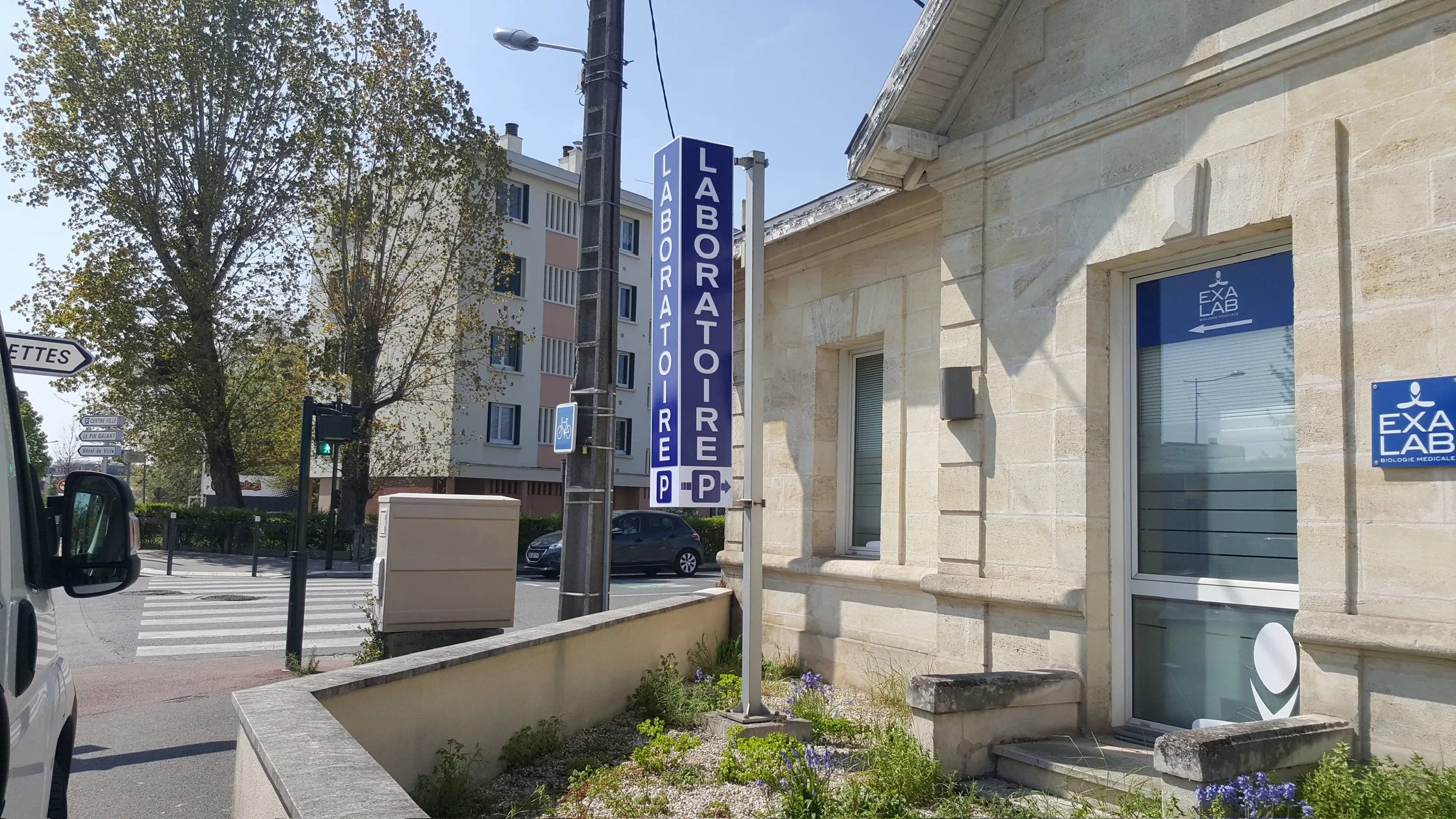 Enseigne drapeau - Laboratoire Exalab