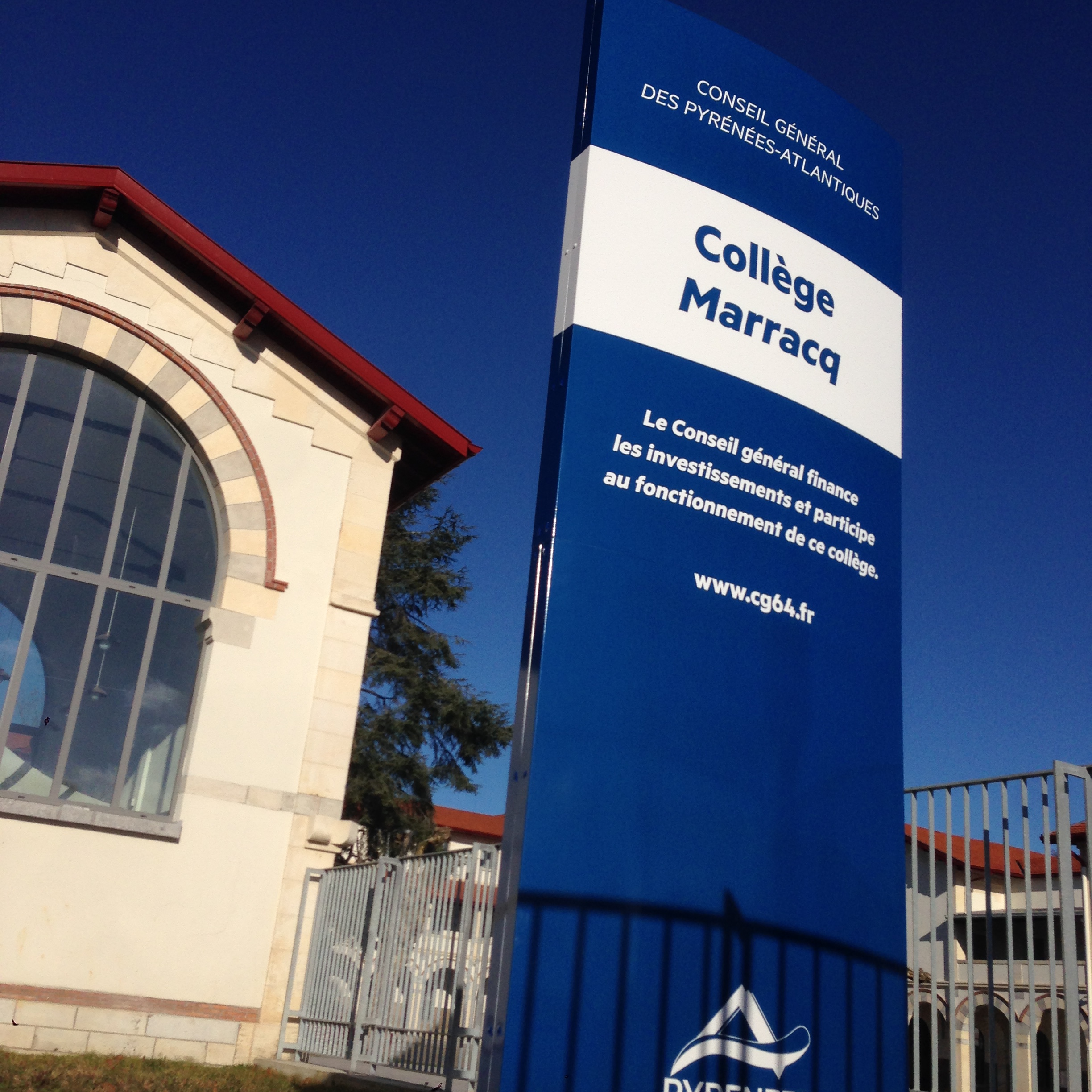 Totem de signalétique - Collège Marracq